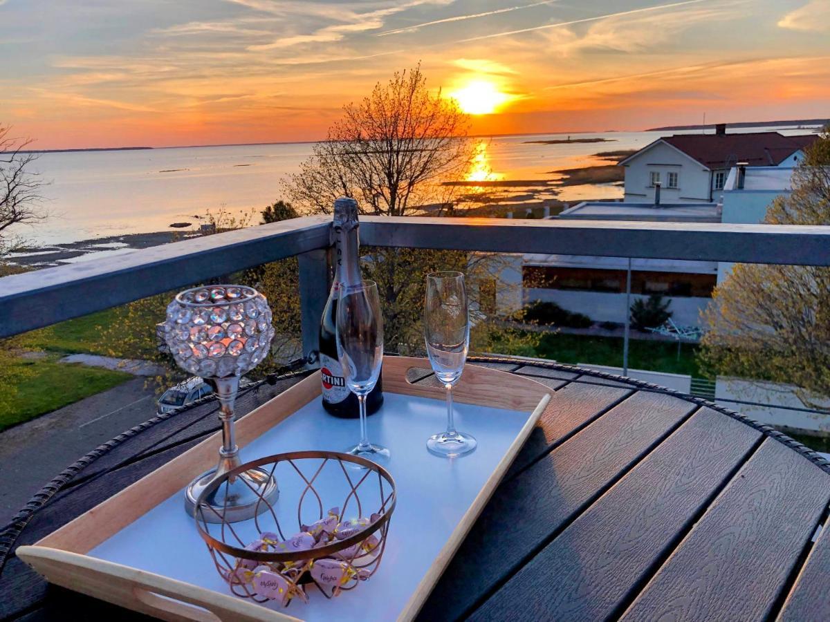 Sunset Dream Apartment With A Panoramic Seaview Haapsalu Ngoại thất bức ảnh
