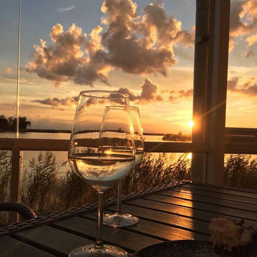 Sunset Dream Apartment With A Panoramic Seaview Haapsalu Ngoại thất bức ảnh